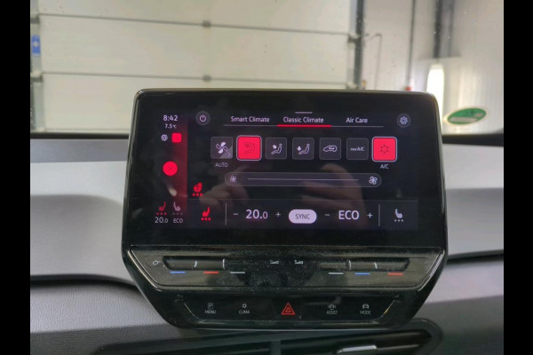 Volkswagen ID.3 First Plus 58 kWh Airco ECC Navi Carplay PDC VA+ Camera Adaptive Cruise Control 19" LM Velgen LED Matrix