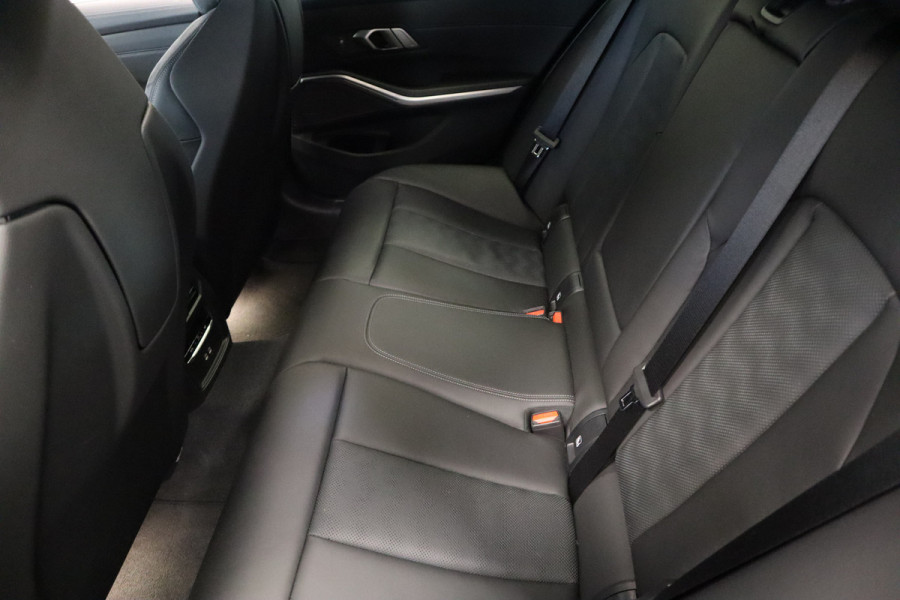 BMW 3 Serie Touring M3 xDrive Competition Akrapovič Co-Pilot Head-UP Fabrieksgarantie 510pk!