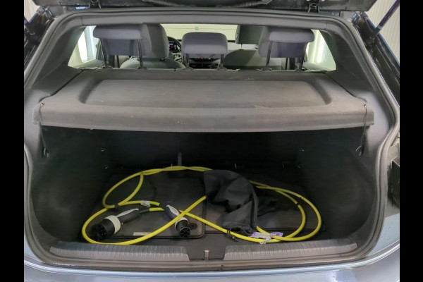 Volkswagen ID.3 Pro 58 kWh Airco ECC Navi Carplay PDC VA+ Camera Full LED Adaptive Cruise Control 18" LM Velgen Stoel/Stuurwielverwarming