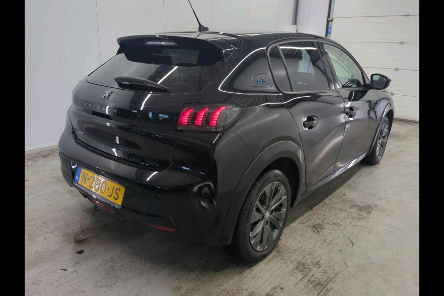Peugeot e-208 EV Allure Pack 50 kWh Airco ECC Navi Carplay PDC VA + Camera Stoelverwarming Full LED LM Velgen Virtual Cockpit Cruise Control