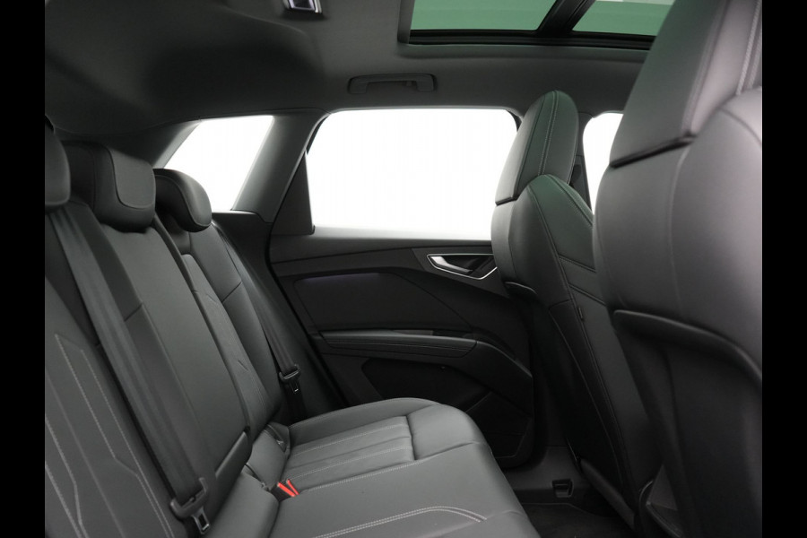 Audi Q4 e-tron 50 quattro S Line 77 kWh 299pk Dealer O.H. INCL BTW | Panodak | Lederen Sportstoelen Verwarmd | Keyless | Navigatie | Cruise Control | Virtual | DAB | Taifungrau Metallic |