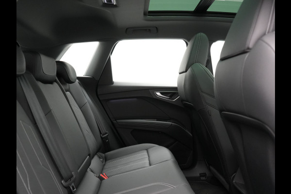 Audi Q4 e-tron 50 quattro S Line 77 kWh 299pk Dealer O.H. INCL BTW | Panodak | Lederen Sportstoelen Verwarmd | Keyless | Navigatie | Cruise Control | Virtual | DAB | Taifungrau Metallic |
