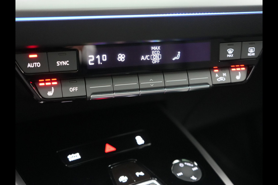 Audi Q4 e-tron 50 quattro S Line 77 kWh 299pk Dealer O.H. INCL BTW | Panodak | Lederen Sportstoelen Verwarmd | Keyless | Navigatie | Cruise Control | Virtual | DAB | Taifungrau Metallic |