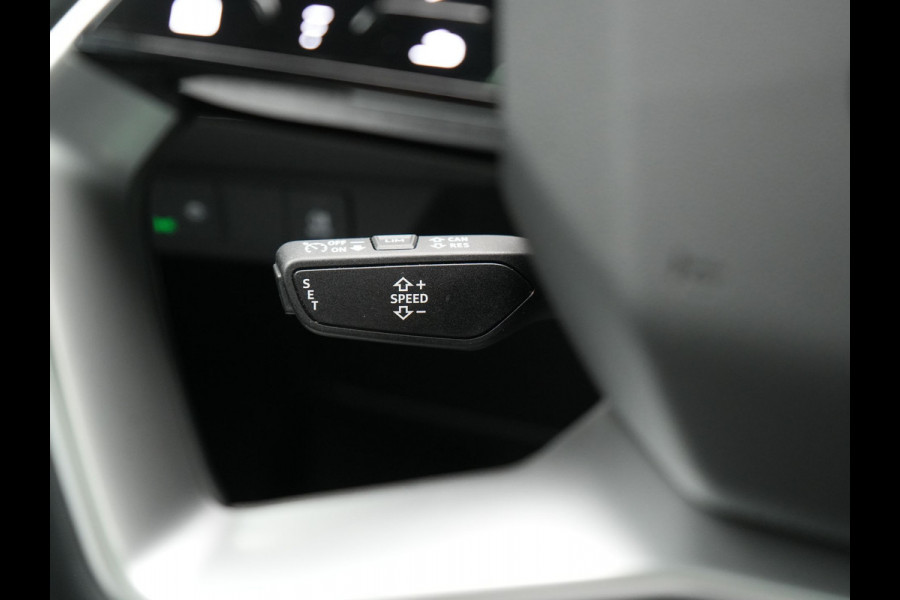 Audi Q4 e-tron 50 quattro S Line 77 kWh 299pk Dealer O.H. INCL BTW | Panodak | Lederen Sportstoelen Verwarmd | Keyless | Navigatie | Cruise Control | Virtual | DAB | Taifungrau Metallic |