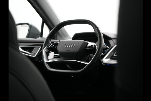 Audi Q4 e-tron 50 quattro S Line 77 kWh 299pk Dealer O.H. INCL BTW | Panodak | Lederen Sportstoelen Verwarmd | Keyless | Navigatie | Cruise Control | Virtual | DAB | Taifungrau Metallic |
