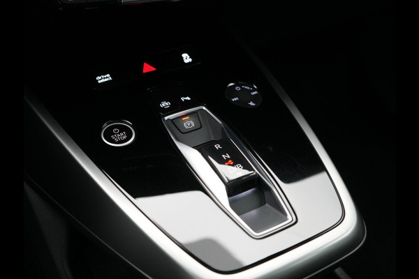 Audi Q4 e-tron 50 quattro S Line 77 kWh 299pk Dealer O.H. INCL BTW | Panodak | Lederen Sportstoelen Verwarmd | Keyless | Navigatie | Cruise Control | Virtual | DAB | Taifungrau Metallic |