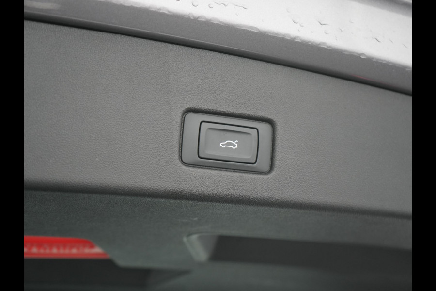 Audi Q4 e-tron 50 quattro S Line 77 kWh 299pk Dealer O.H. INCL BTW | Panodak | Lederen Sportstoelen Verwarmd | Keyless | Navigatie | Cruise Control | Virtual | DAB | Taifungrau Metallic |