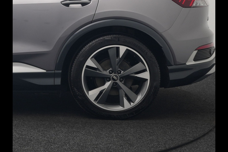 Audi Q4 e-tron 50 quattro S Line 77 kWh 299pk Dealer O.H. INCL BTW | Panodak | Lederen Sportstoelen Verwarmd | Keyless | Navigatie | Cruise Control | Virtual | DAB | Taifungrau Metallic |