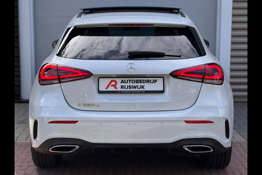 Mercedes-Benz A-Klasse 250 e Business Solution AMG Pano/Sfeer/Camera