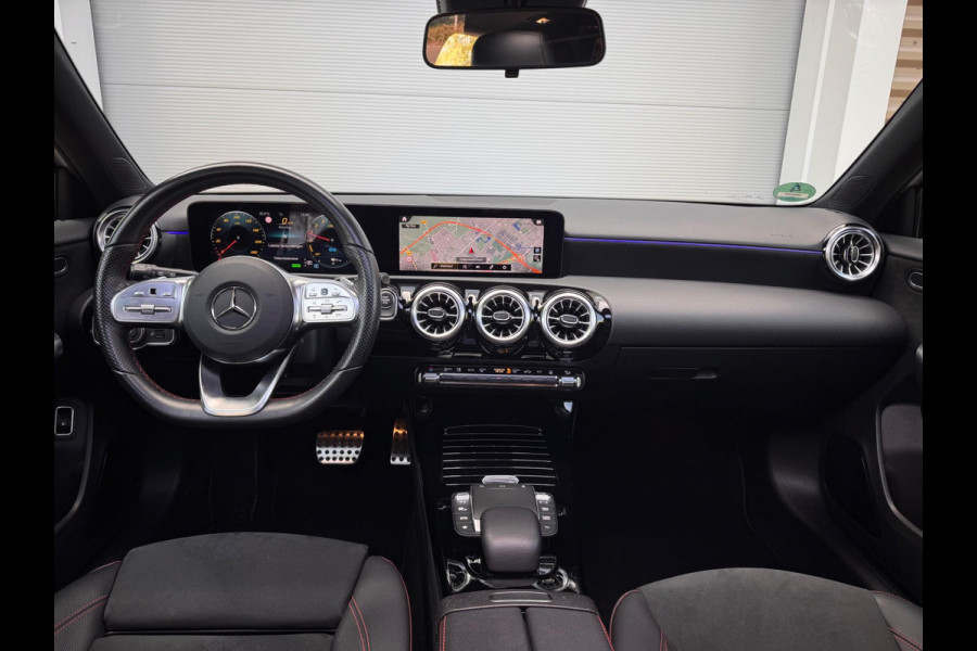 Mercedes-Benz A-Klasse 250 e Business Solution AMG Pano/Sfeer/Camera