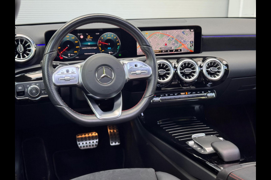 Mercedes-Benz A-Klasse 250 e Business Solution AMG Pano/Sfeer/Camera