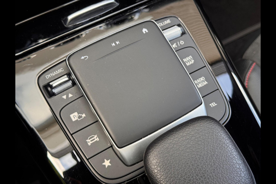 Mercedes-Benz A-Klasse 250 e Business Solution AMG Pano/Sfeer/Camera