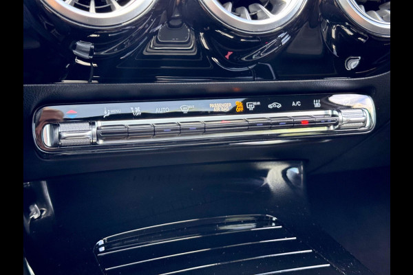 Mercedes-Benz A-Klasse 250 e Business Solution AMG Pano/Sfeer/Camera