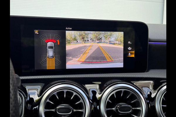 Mercedes-Benz A-Klasse 250 e Business Solution AMG Pano/Sfeer/Camera