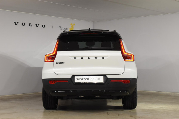 Volvo EX40 252PK Single Motor Ext. Range Plus Black Edition / Extra getint glas / 20'' velgen / Panoramadak / Zwart dak / Harman Kardon / Microtech/Nubuck