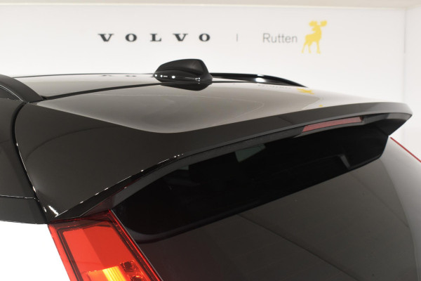 Volvo EX40 252PK Single Motor Ext. Range Plus Black Edition / Extra getint glas / 20'' velgen / Panoramadak / Zwart dak / Harman Kardon / Microtech/Nubuck