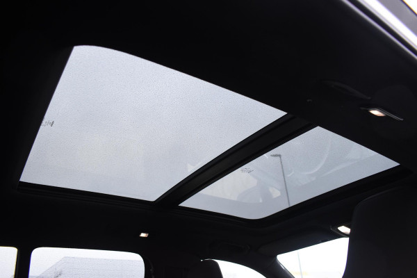 Volvo EX40 252PK Single Motor Ext. Range Plus Black Edition / Extra getint glas / 20'' velgen / Panoramadak / Zwart dak / Harman Kardon / Microtech/Nubuck