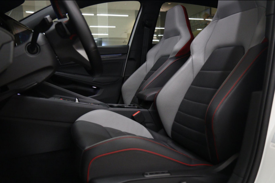 Volkswagen Golf 2.0 TSI GTI CLUBSPORT 45 JAHRE /PANO/AKRA/IQ-LIGHT/NURBURGRING//VOLL