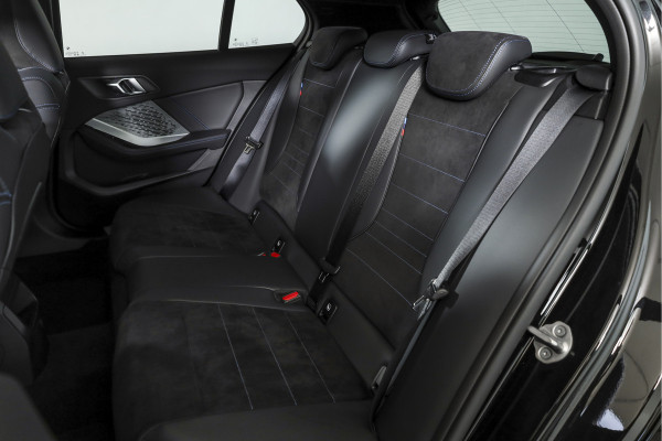 BMW 1-serie 120 M Sport (Nieuw Model) - Automaat | Dig. Cockpit | Adapt. Cruise | Stoelverw. | PDC | Camera | NAV + App. Connect | ECC | DAB | LM 18" | 0268