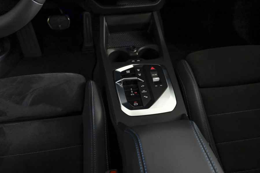 BMW 1-serie 120 M Sport (Nieuw Model) - Automaat | Dig. Cockpit | Adapt. Cruise | Stoelverw. | PDC | Camera | NAV + App. Connect | ECC | DAB | LM 18" | 0268