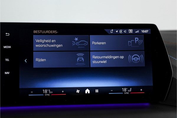 BMW 1-serie 120 M Sport (Nieuw Model) - Automaat | Dig. Cockpit | Adapt. Cruise | Stoelverw. | PDC | Camera | NAV + App. Connect | ECC | DAB | LM 18" | 0268