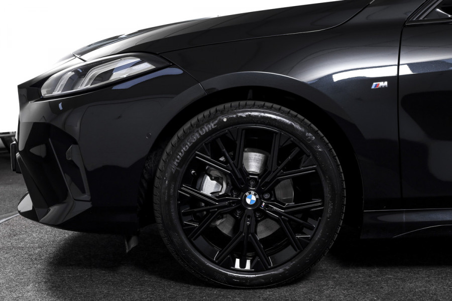 BMW 1-serie 120 M Sport (Nieuw Model) - Automaat | Dig. Cockpit | Adapt. Cruise | Stoelverw. | PDC | Camera | NAV + App. Connect | ECC | DAB | LM 18" | 0268