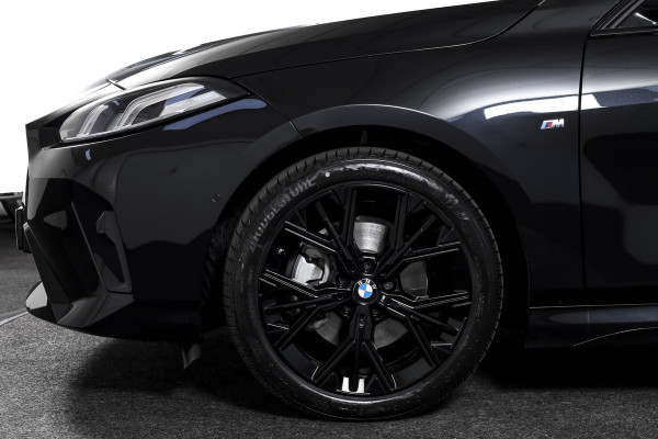 BMW 1-serie 120 M Sport (Nieuw Model) - Automaat | Dig. Cockpit | Adapt. Cruise | Stoelverw. | PDC | Camera | NAV + App. Connect | ECC | DAB | LM 18" | 0268