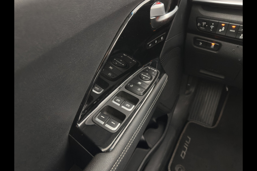 Kia e-Niro ExecutiveLine 64 kWh (3-Fase) {SOH-100%) (INCL-BTW)  Aut *HEATPUMP | LUXURY-LEATHER | FULL-LED | NAVI-FULLMAP | ADAPTIVE-CRUISE | CAMERA | MEMORY-PACK | LANE-ASSIST | KEYLESS | DIGI-COCKPIT | PRIVACY-GLASS | AMBIENT-LIGHT | 17"ALU*