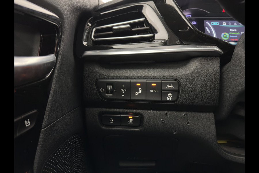 Kia e-Niro ExecutiveLine 64 kWh (3-Fase) {SOH-100%) (INCL-BTW)  Aut *HEATPUMP | LUXURY-LEATHER | FULL-LED | NAVI-FULLMAP | ADAPTIVE-CRUISE | CAMERA | MEMORY-PACK | LANE-ASSIST | KEYLESS | DIGI-COCKPIT | PRIVACY-GLASS | AMBIENT-LIGHT | 17"ALU*