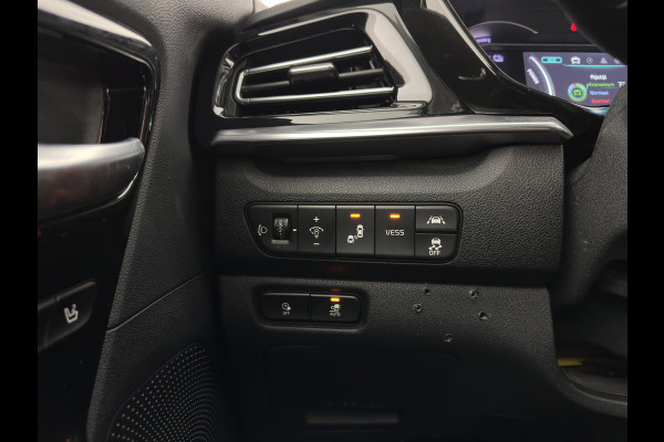 Kia e-Niro ExecutiveLine 64 kWh (3-Fase) {SOH-100%) (INCL-BTW)  Aut *HEATPUMP | LUXURY-LEATHER | FULL-LED | NAVI-FULLMAP | ADAPTIVE-CRUISE | CAMERA | MEMORY-PACK | LANE-ASSIST | KEYLESS | DIGI-COCKPIT | PRIVACY-GLASS | AMBIENT-LIGHT | 17"ALU*