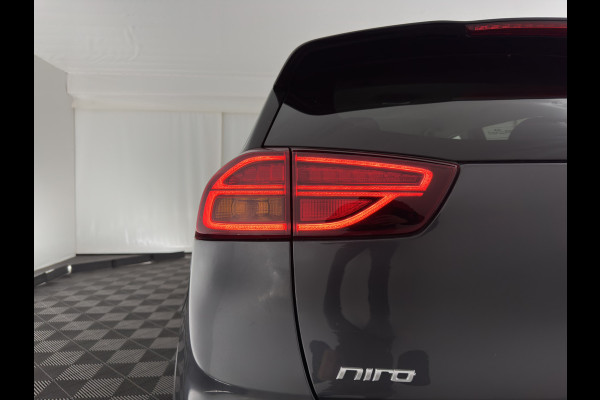 Kia e-Niro ExecutiveLine 64 kWh (3-Fase) {SOH-100%) (INCL-BTW)  Aut *HEATPUMP | LUXURY-LEATHER | FULL-LED | NAVI-FULLMAP | ADAPTIVE-CRUISE | CAMERA | MEMORY-PACK | LANE-ASSIST | KEYLESS | DIGI-COCKPIT | PRIVACY-GLASS | AMBIENT-LIGHT | 17"ALU*