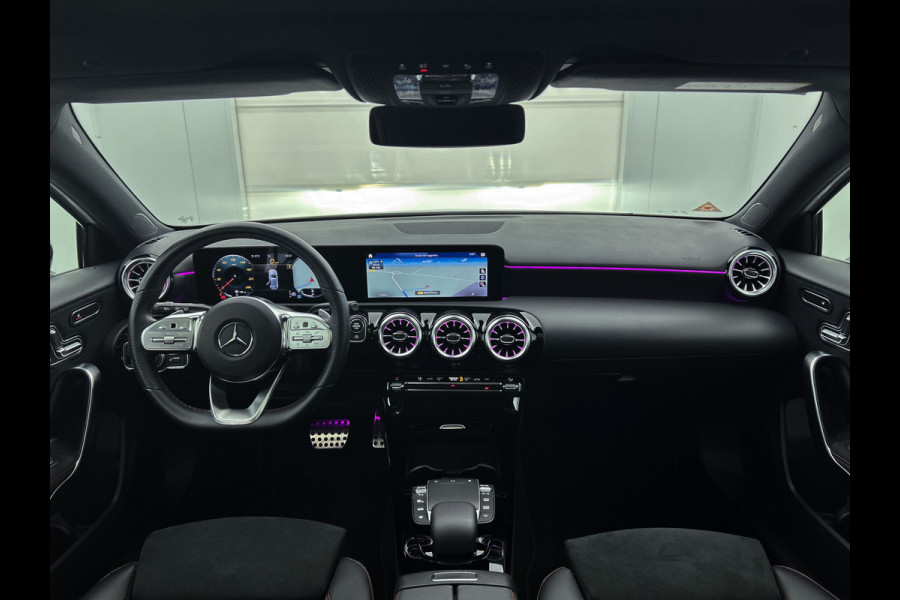 Mercedes-Benz A-Klasse 180 Premium Plus | Panoramadak | elct. bedienbare voor stoelen met memory | Navigatie | Parking support met camera achter | Inclusief 24 maanden MB Certified garantie voor Europa