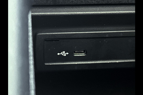 Mercedes-Benz A-Klasse 180 Premium Plus | Panoramadak | elct. bedienbare voor stoelen met memory | Navigatie | Parking support met camera achter | Inclusief 24 maanden MB Certified garantie voor Europa