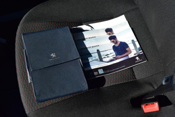 Peugeot Boxer 335 2.2 HDI L4 BAKWAGEN DAKSPOILER NAVI DAB CRUISE