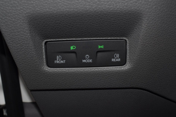 Volkswagen Crafter 2.0 TDI L3H3 Highline MY25 AUTOMAAT LED TREKHAAK GEVEERDE STOEL