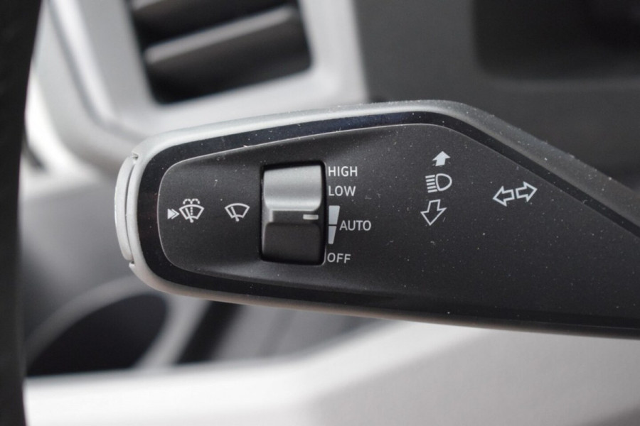 Volkswagen Crafter 2.0 TDI L3H3 Highline MY25 AUTOMAAT LED TREKHAAK GEVEERDE STOEL