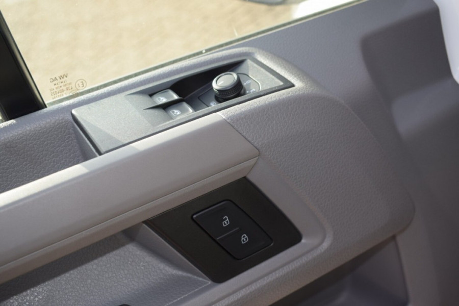 Volkswagen Crafter 2.0 TDI L3H3 Highline 140 PK LED TREKHAAK NAVI BETIMMERING