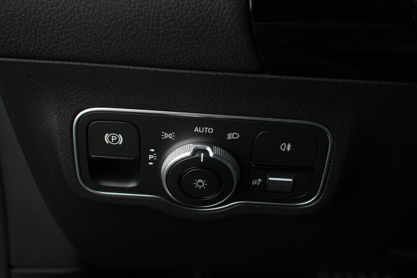 Mercedes-Benz GLA 200 AMG Line Automaat Nieuw model ! | Navigatie | Climate Control | Camera | Electrisch bedienbare achterklep | Dab | Led