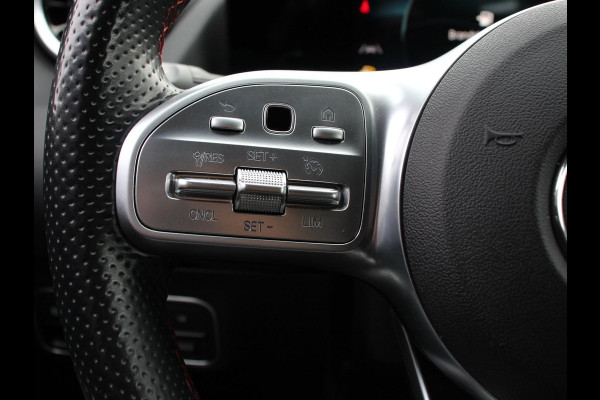 Mercedes-Benz GLA 200 AMG Line Automaat Nieuw model ! | Navigatie | Climate Control | Camera | Electrisch bedienbare achterklep | Dab | Led