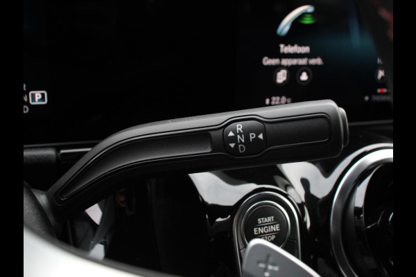 Mercedes-Benz GLA 200 AMG Line Automaat Nieuw model ! | Navigatie | Climate Control | Camera | Electrisch bedienbare achterklep | Dab | Led