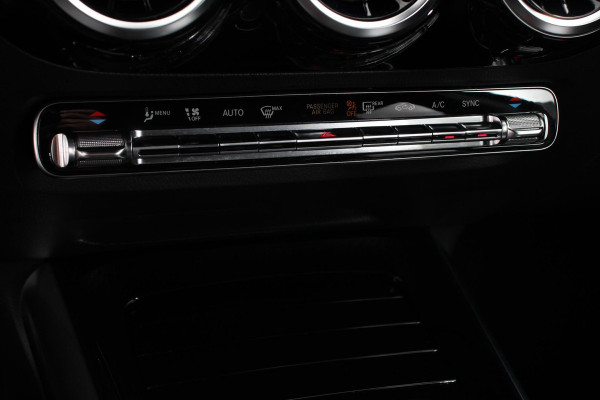 Mercedes-Benz GLA 200 AMG Line Automaat Nieuw model ! | Navigatie | Climate Control | Camera | Electrisch bedienbare achterklep | Dab | Led