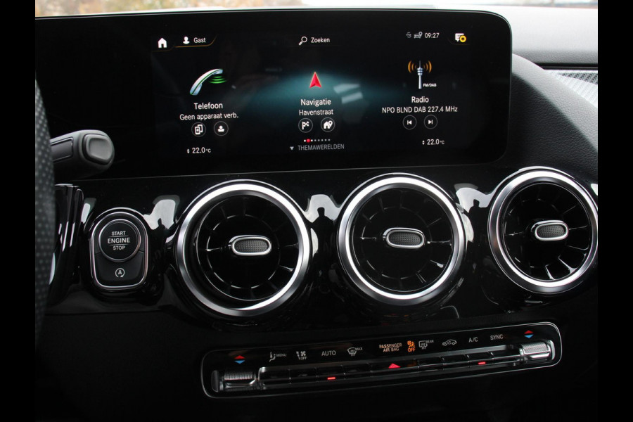 Mercedes-Benz GLA 200 AMG Line Automaat Nieuw model ! | Navigatie | Climate Control | Camera | Electrisch bedienbare achterklep | Dab | Led