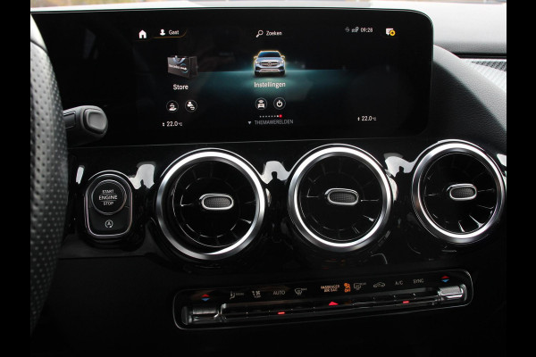 Mercedes-Benz GLA 200 AMG Line Automaat Nieuw model ! | Navigatie | Climate Control | Camera | Electrisch bedienbare achterklep | Dab | Led