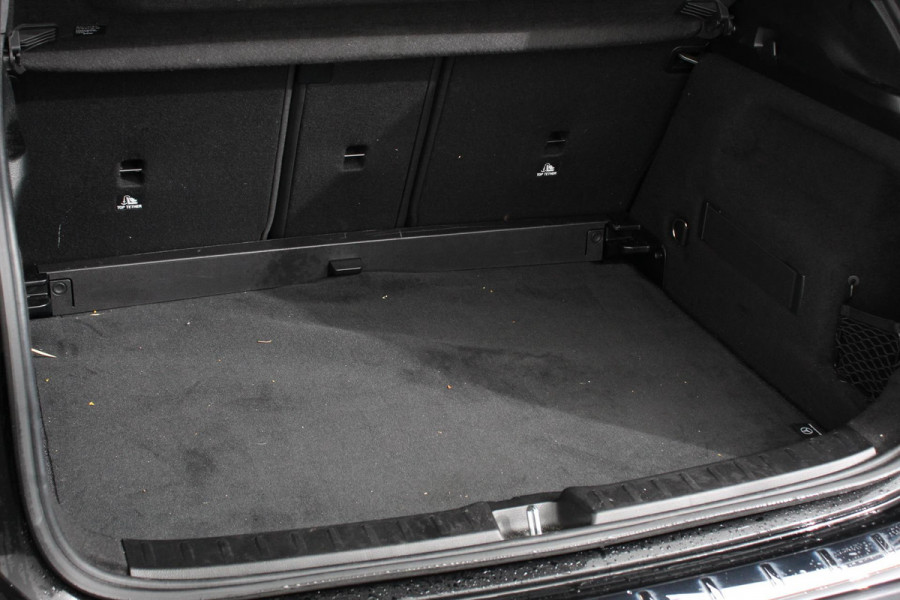 Mercedes-Benz GLA 200 AMG Line Automaat Nieuw model ! | Navigatie | Climate Control | Camera | Electrisch bedienbare achterklep | Dab | Led