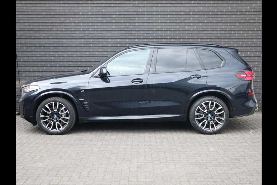 BMW X5 xDrive50e High Executive M Sport Pakket Automaat / Live Cockpit Plus / Panoramadak / Trekhaak / Luchtvering / Harman Kardon / Comfortstoelen / Warmtecomfortpakket / Sfeerverlichting / Active Protection / Shadow Line / 21 Inch