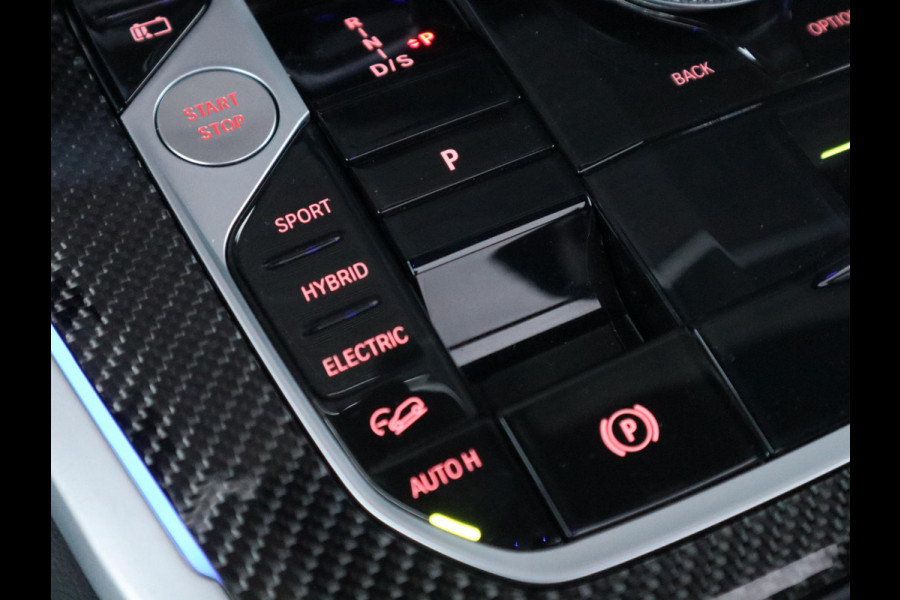 BMW X5 xDrive50e High Executive M Sport Pakket Automaat / Live Cockpit Plus / Panoramadak / Trekhaak / Luchtvering / Harman Kardon / Comfortstoelen / Warmtecomfortpakket / Sfeerverlichting / Active Protection / Shadow Line / 21 Inch