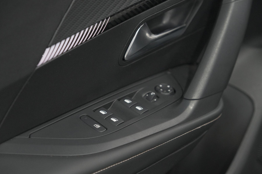 Peugeot 2008 PureTech 100 Allure | Camera | Navigatie | Parkeersensoren | Apple Carplay