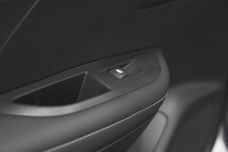 Peugeot 2008 PureTech 100 Allure | Camera | Navigatie | Parkeersensoren | Apple Carplay