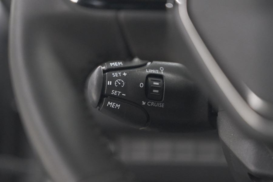 Peugeot 2008 PureTech 100 Allure | Camera | Navigatie | Parkeersensoren | Apple Carplay