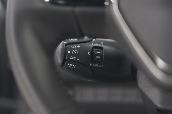 Peugeot 2008 PureTech 100 Allure | Camera | Navigatie | Parkeersensoren | Apple Carplay